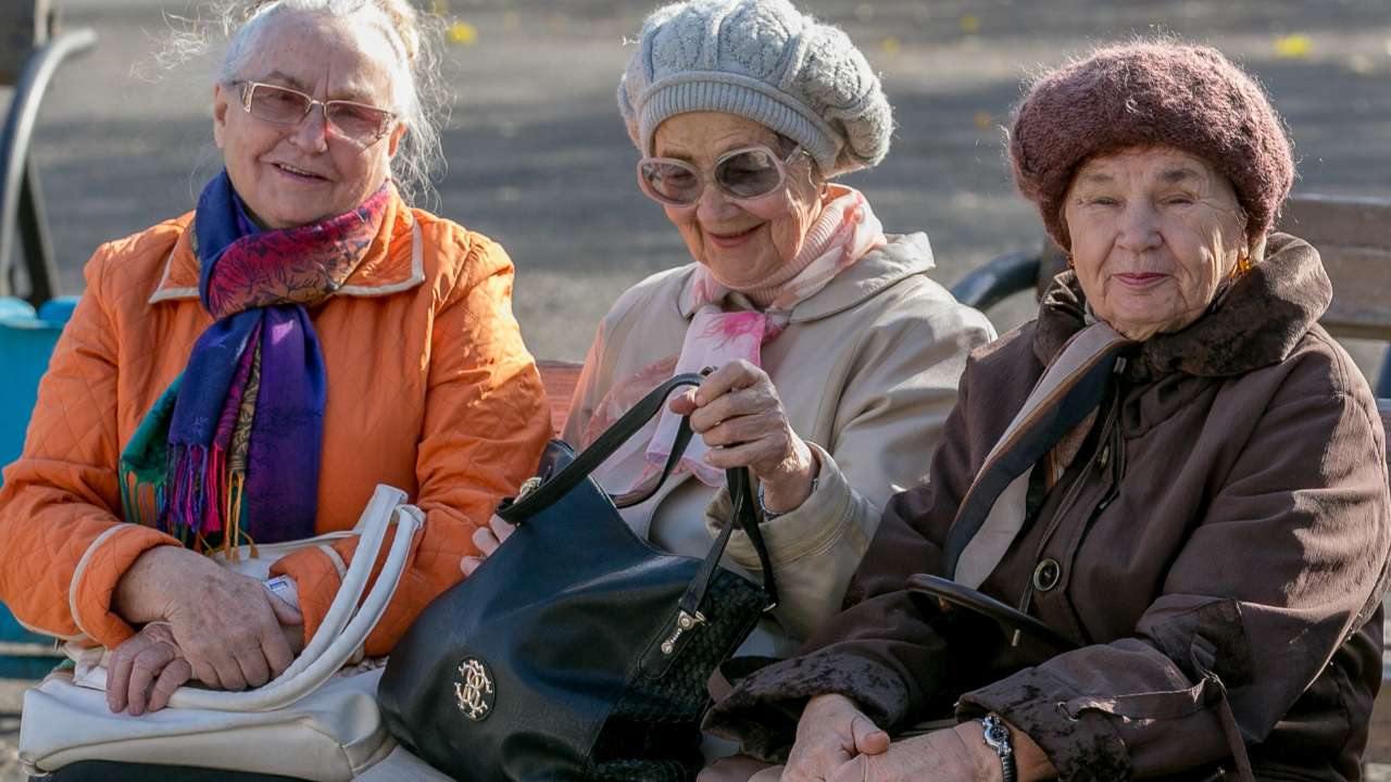 Численность пенсионеров в России за год сократилась на 700 тыс. человек