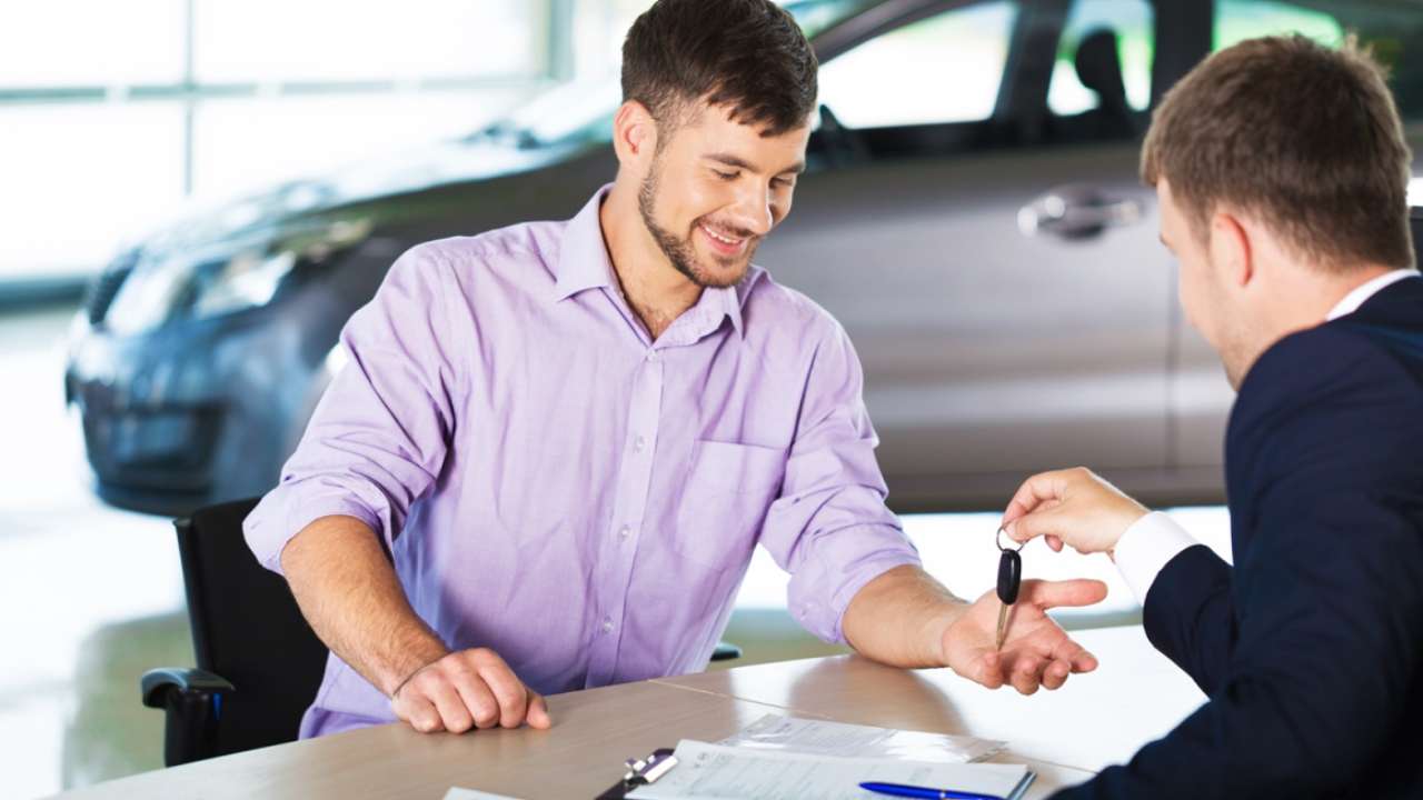 Минпромторг убрал из программы льготного лизинга легковые автомобили