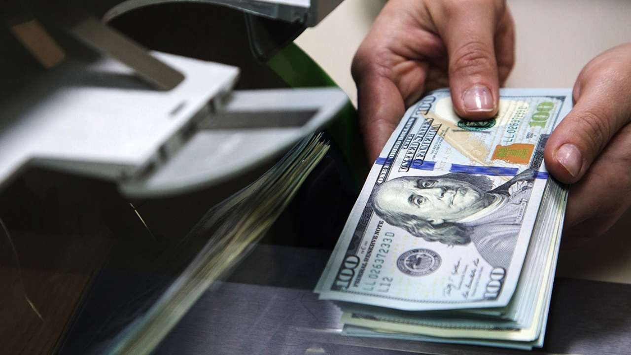 ЦБ снова продлил ограничения на перевод средств за рубеж