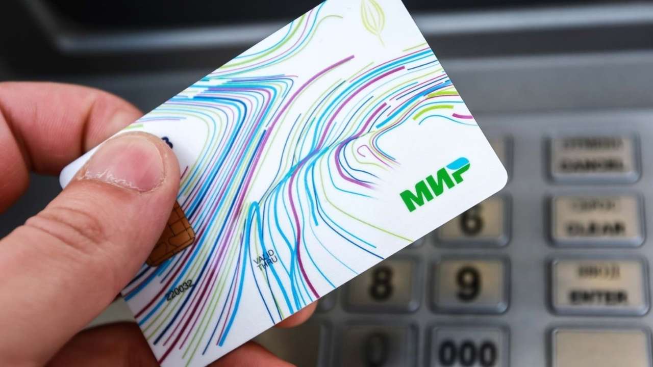 Карты «Мир» перестали работать в большинстве банков Армении