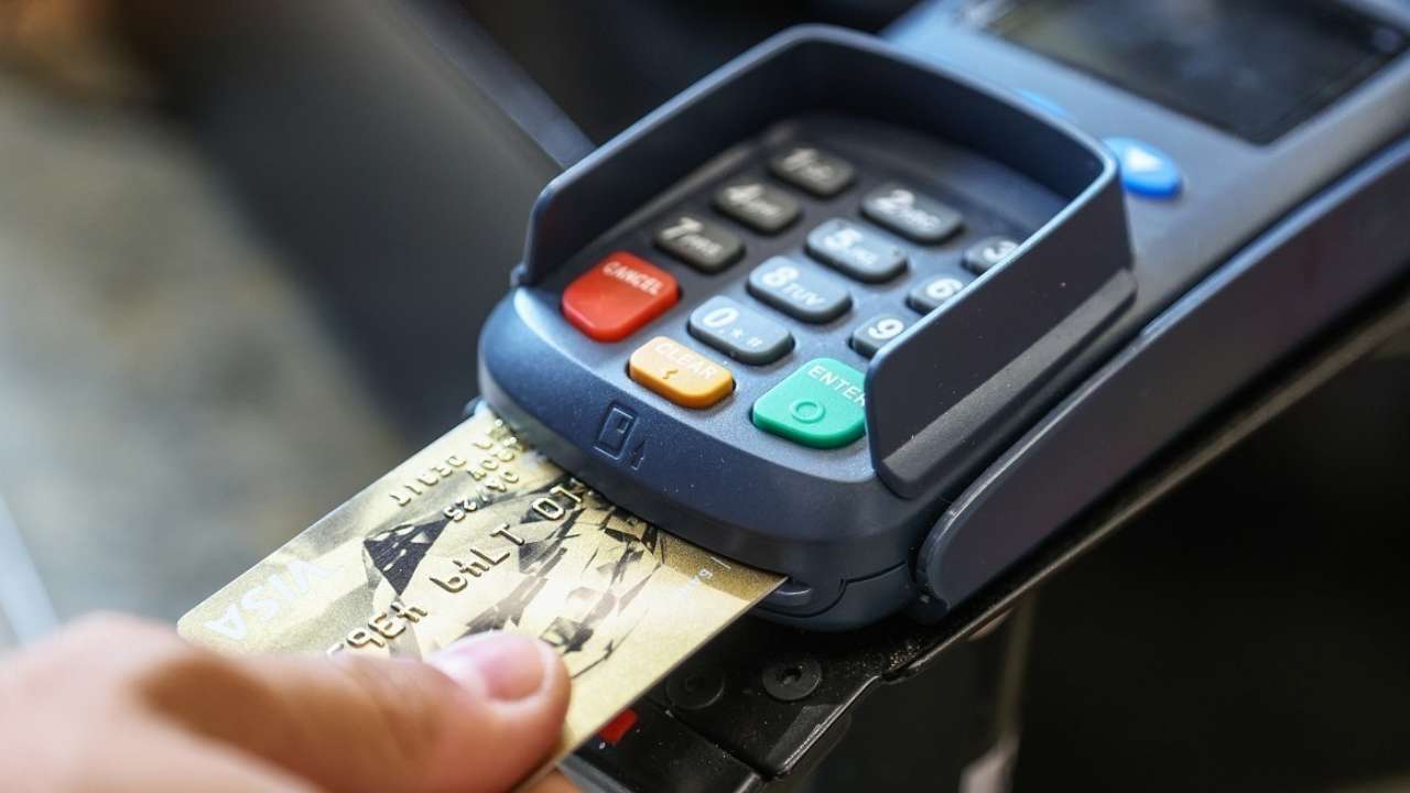 Глава ВТБ заявил о резком увеличении числа отказов в проведении платежей из России в банках дружественных стран  