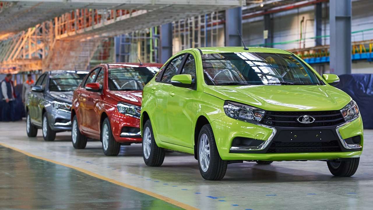 Доля отечественных автомобилей на рынке России заметно снизилась