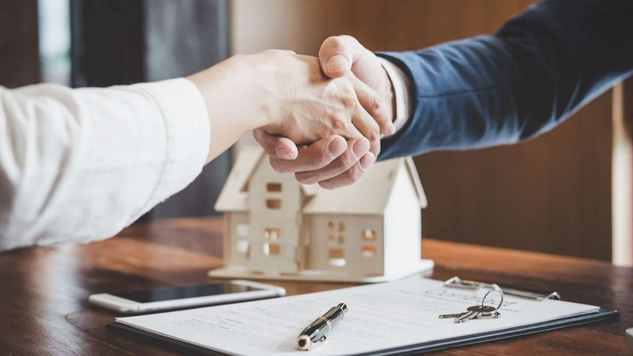 Правительство начнет взимать процент от суммы сделок с недвижимостью