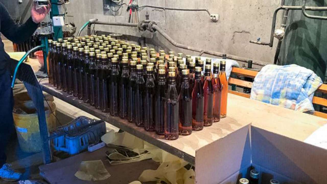 Силовики пресекли работу цеха с 45 тоннами контрафактного алкоголя