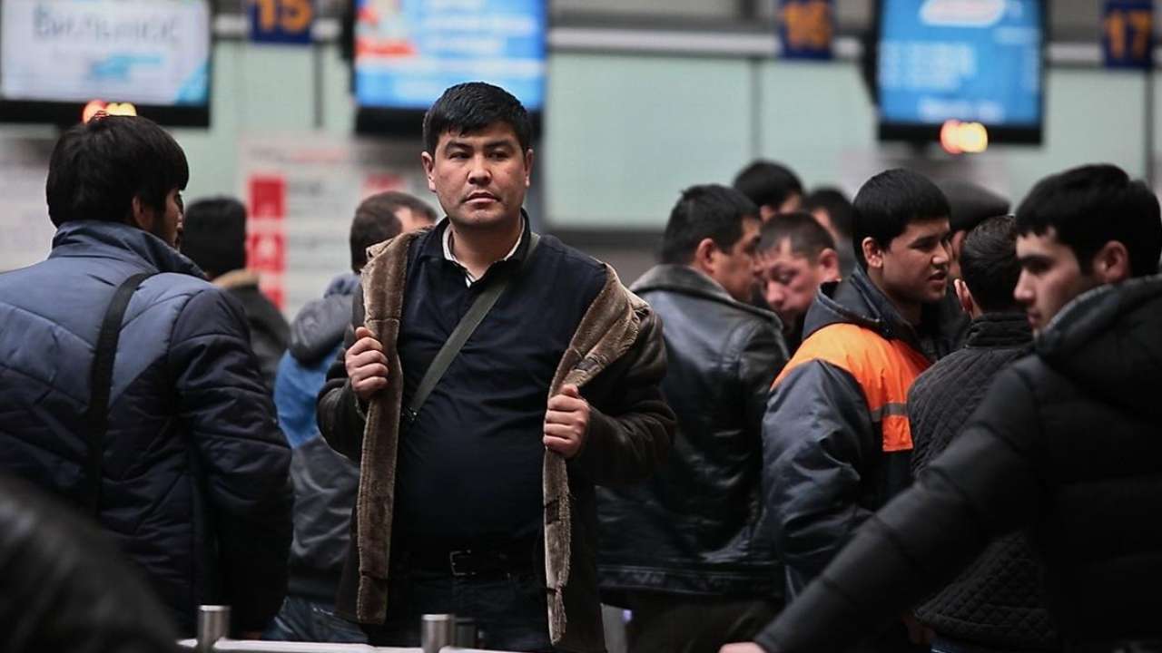 В России с 5 февраля ужесточили контроль за нелегальными мигрантами